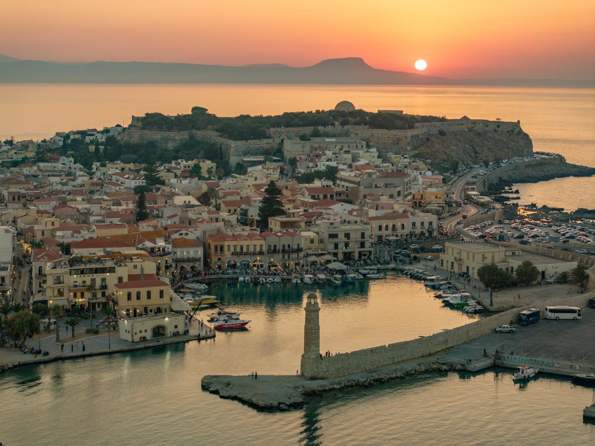 Rettimo Suites, Experience Luxury In The Heart Of Rethymno Exterior photo